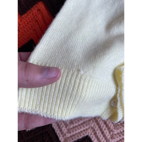 Vintage 60s Turbo Hi-Bulk Yellow Daisy Baby Cardigan Sweater DuPont Orlon - Picture 8 of 8